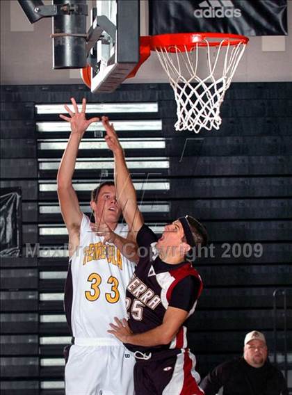Thumbnail 1 in Temecula Valley vs. JSerra Catholic (MaxPreps Holiday Classic) photogallery.