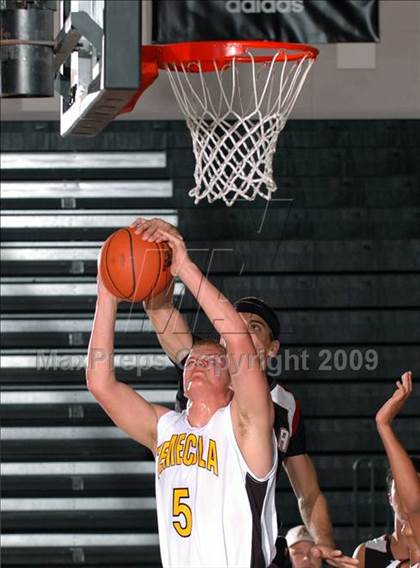 Thumbnail 3 in Temecula Valley vs. JSerra Catholic (MaxPreps Holiday Classic) photogallery.