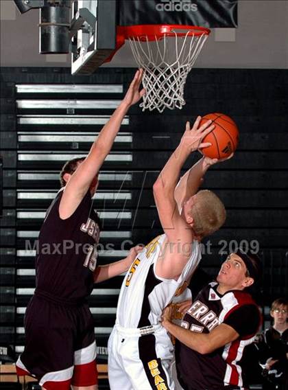 Thumbnail 3 in Temecula Valley vs. JSerra Catholic (MaxPreps Holiday Classic) photogallery.