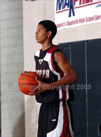 Thumbnail 3 in Temecula Valley vs. JSerra Catholic (MaxPreps Holiday Classic) photogallery.