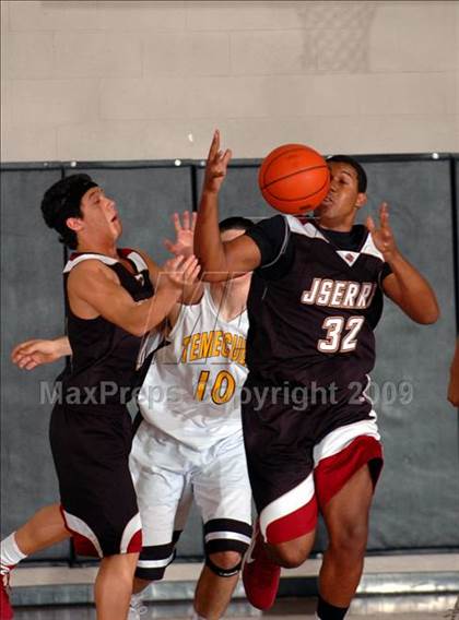 Thumbnail 3 in Temecula Valley vs. JSerra Catholic (MaxPreps Holiday Classic) photogallery.