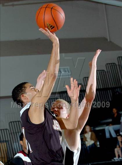 Thumbnail 1 in Temecula Valley vs. JSerra Catholic (MaxPreps Holiday Classic) photogallery.