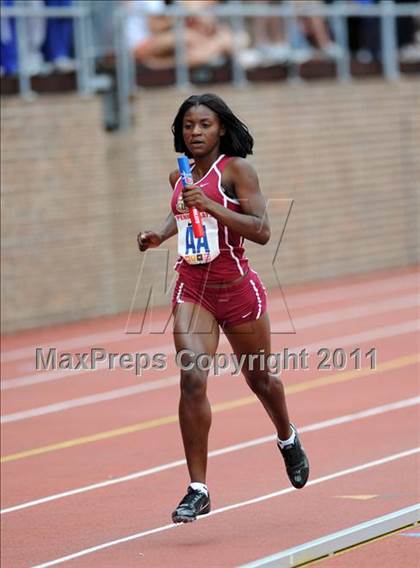 Thumbnail 1 in 117th Penn Relays (Girls 400m Hurdles and 4x800m Event 103) photogallery.
