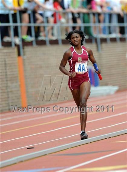 Thumbnail 1 in 117th Penn Relays (Girls 400m Hurdles and 4x800m Event 103) photogallery.