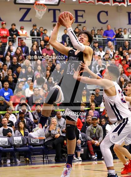 Thumbnail 2 in Sierra Canyon vs. Montgomery (San Diego Tip-Off Challenge) photogallery.