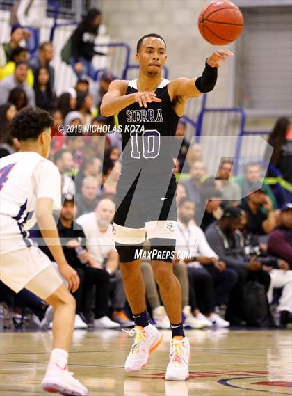 Thumbnail 2 in Sierra Canyon vs. Montgomery (San Diego Tip-Off Challenge) photogallery.