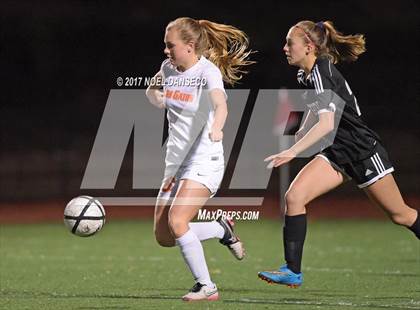 Thumbnail 3 in Los Gatos vs. Woodside (CIF CCS D1 Semifinal) photogallery.