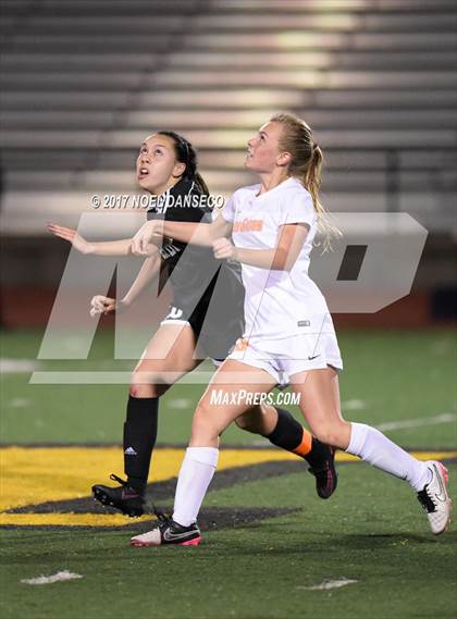 Thumbnail 2 in Los Gatos vs. Woodside (CIF CCS D1 Semifinal) photogallery.