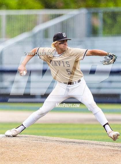 Thumbnail 1 in Davis vs. Corner Canyon (UHSAA 6A Bracket Play) photogallery.