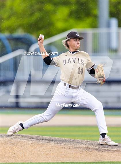 Thumbnail 1 in Davis vs. Corner Canyon (UHSAA 6A Bracket Play) photogallery.