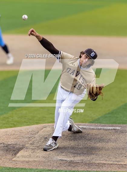 Thumbnail 2 in Davis vs. Corner Canyon (UHSAA 6A Bracket Play) photogallery.