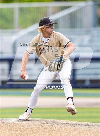 Thumbnail 3 in Davis vs. Corner Canyon (UHSAA 6A Bracket Play) photogallery.