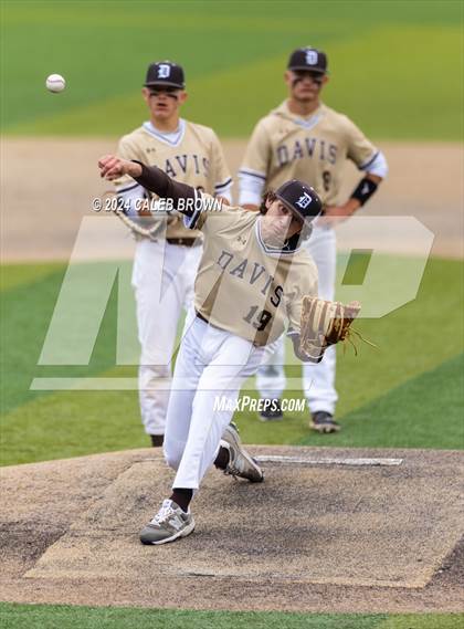 Thumbnail 3 in Davis vs. Corner Canyon (UHSAA 6A Bracket Play) photogallery.