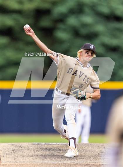 Thumbnail 1 in Davis vs. Corner Canyon (UHSAA 6A Bracket Play) photogallery.