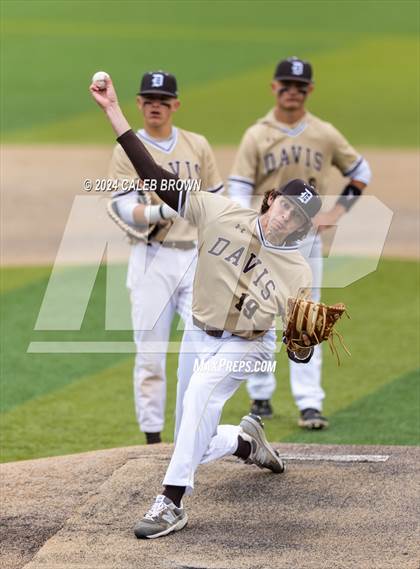 Thumbnail 2 in Davis vs. Corner Canyon (UHSAA 6A Bracket Play) photogallery.