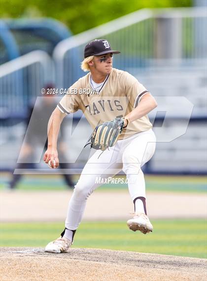 Thumbnail 2 in Davis vs. Corner Canyon (UHSAA 6A Bracket Play) photogallery.