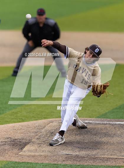 Thumbnail 1 in Davis vs. Corner Canyon (UHSAA 6A Bracket Play) photogallery.