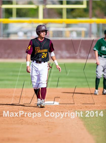 Thumbnail 2 in Royal @ Simi Valley photogallery.