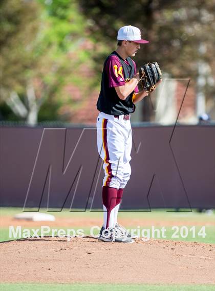 Thumbnail 3 in Royal @ Simi Valley photogallery.