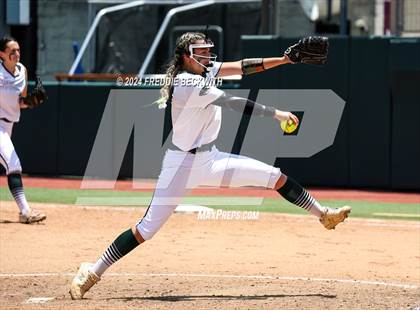 Thumbnail 3 in Neches vs. Hermleigh (UIL 1A Softball Semifinal) photogallery.