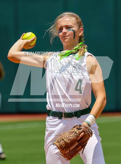 Thumbnail 3 in Neches vs. Hermleigh (UIL 1A Softball Semifinal) photogallery.