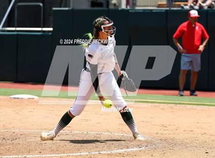 Thumbnail 3 in Neches vs. Hermleigh (UIL 1A Softball Semifinal) photogallery.