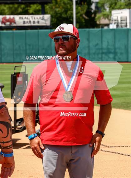 Thumbnail 3 in Neches vs. Hermleigh (UIL 1A Softball Semifinal) photogallery.