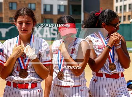 Thumbnail 1 in Neches vs. Hermleigh (UIL 1A Softball Semifinal) photogallery.