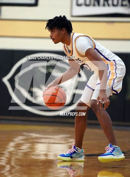 Thumbnail 3 in Jersey Village vs. Cypress Lakes (Conroe Christmas Classic) photogallery.