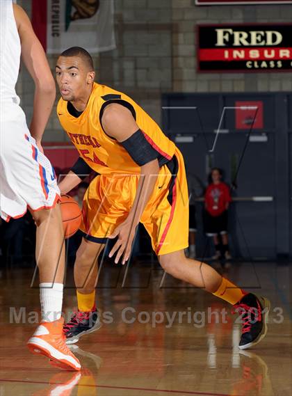 Thumbnail 3 in Bishop Gorman vs. Orange Lutheran (Nike Extravaganza) photogallery.