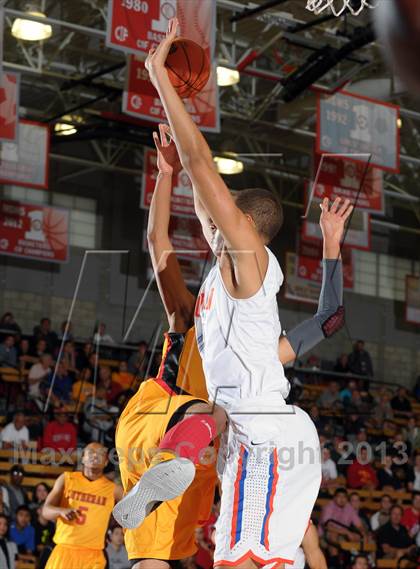 Thumbnail 2 in Bishop Gorman vs. Orange Lutheran (Nike Extravaganza) photogallery.