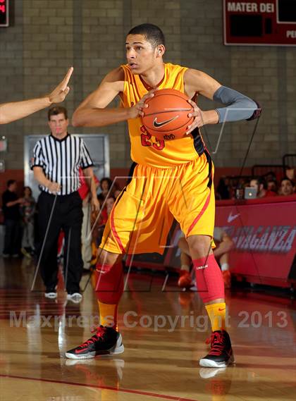 Thumbnail 2 in Bishop Gorman vs. Orange Lutheran (Nike Extravaganza) photogallery.