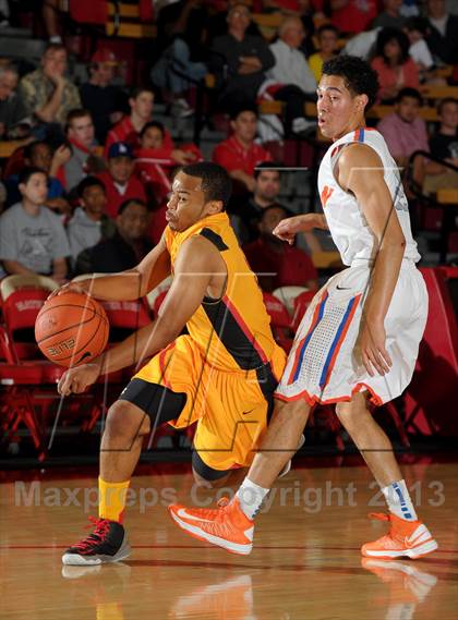 Thumbnail 3 in Bishop Gorman vs. Orange Lutheran (Nike Extravaganza) photogallery.