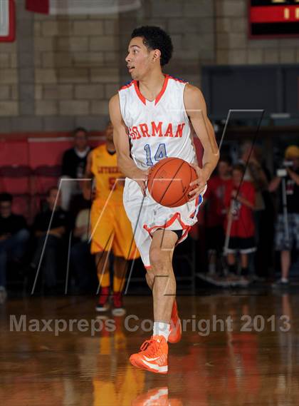 Thumbnail 3 in Bishop Gorman vs. Orange Lutheran (Nike Extravaganza) photogallery.