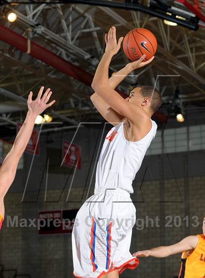 Thumbnail 2 in Bishop Gorman vs. Orange Lutheran (Nike Extravaganza) photogallery.