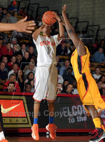 Thumbnail 3 in Bishop Gorman vs. Orange Lutheran (Nike Extravaganza) photogallery.