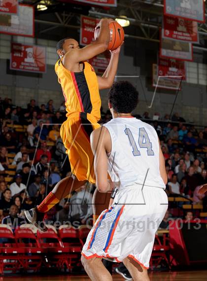 Thumbnail 2 in Bishop Gorman vs. Orange Lutheran (Nike Extravaganza) photogallery.