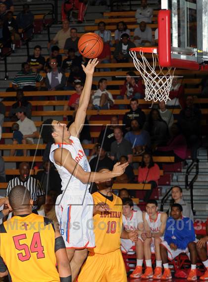 Thumbnail 2 in Bishop Gorman vs. Orange Lutheran (Nike Extravaganza) photogallery.
