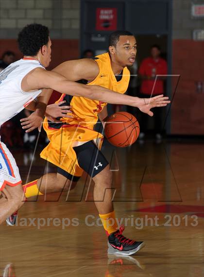 Thumbnail 1 in Bishop Gorman vs. Orange Lutheran (Nike Extravaganza) photogallery.