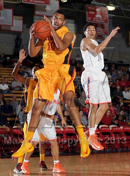 Thumbnail 3 in Bishop Gorman vs. Orange Lutheran (Nike Extravaganza) photogallery.