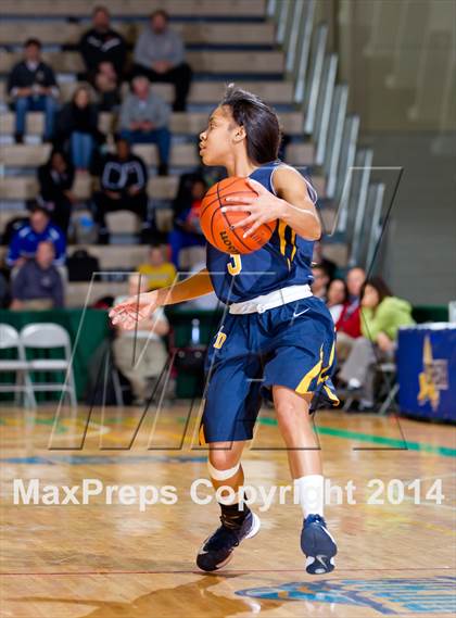 Thumbnail 3 in Bishop Kearney vs. Notre Dame (NYSPHSAA Class B Final) photogallery.
