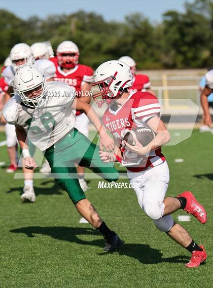 Thumbnail 1 in Hico vs Santo (scrimmage) photogallery.