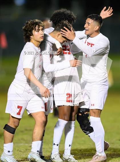 Thumbnail 3 in Marshall vs Lee photogallery.