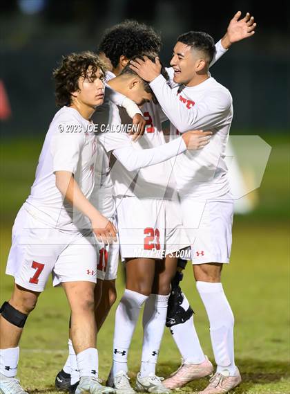 Thumbnail 2 in Marshall vs Lee photogallery.