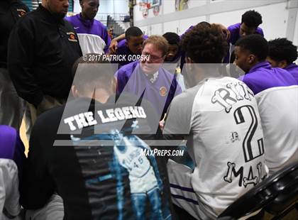Thumbnail 2 in Maine West vs Waukegan (IHSA 4A Regional Semifinal) photogallery.