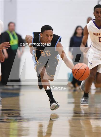 Thumbnail 3 in Maine West vs Waukegan (IHSA 4A Regional Semifinal) photogallery.