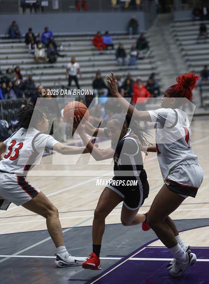 Thumbnail 2 in Duncanville @ Cedar Hill (UIL 6A D1 Regional Finals) photogallery.