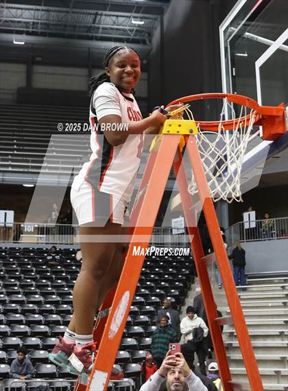 Thumbnail 3 in Duncanville @ Cedar Hill (UIL 6A D1 Regional Finals) photogallery.