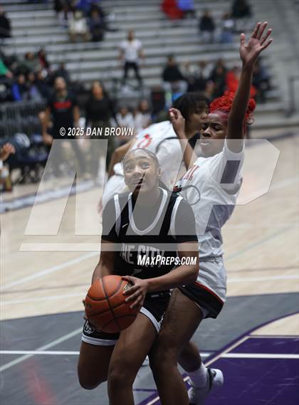 Thumbnail 3 in Duncanville @ Cedar Hill (UIL 6A D1 Regional Finals) photogallery.