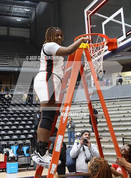Thumbnail 2 in Duncanville @ Cedar Hill (UIL 6A D1 Regional Finals) photogallery.
